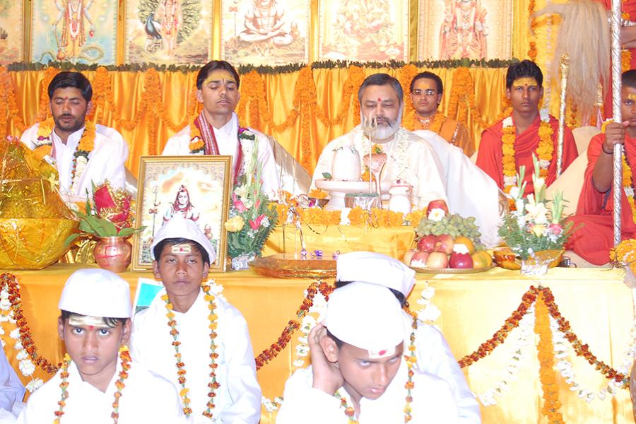 Brahmachari Girish Ji is performing aarti during Atirudrabhishek on 11 Feb. 2012 at Brahmsthan of India